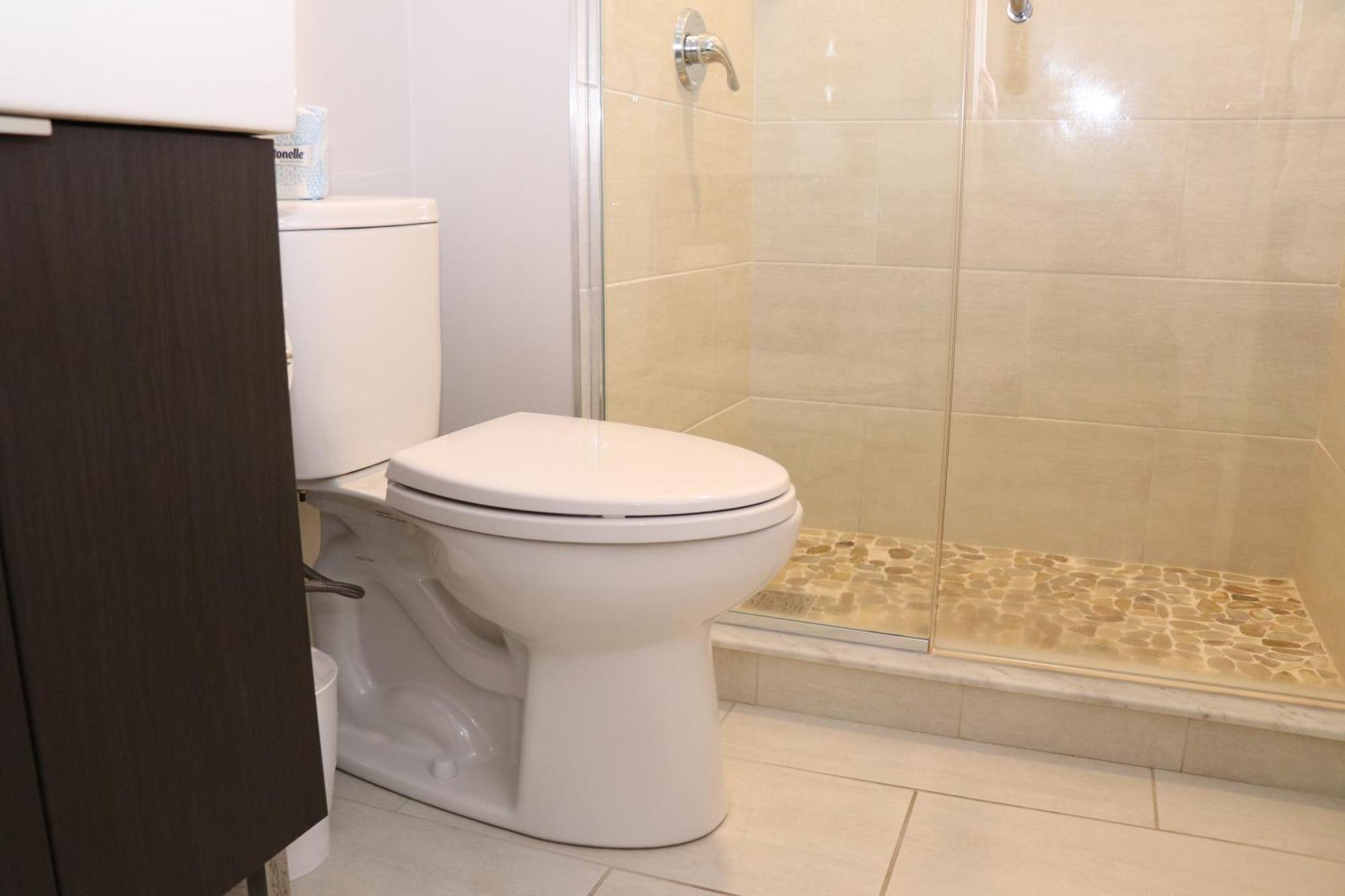 A Stylish Stay W/ A Queen Bed, Heated Floors.. #34 Бруклин Екстериор снимка